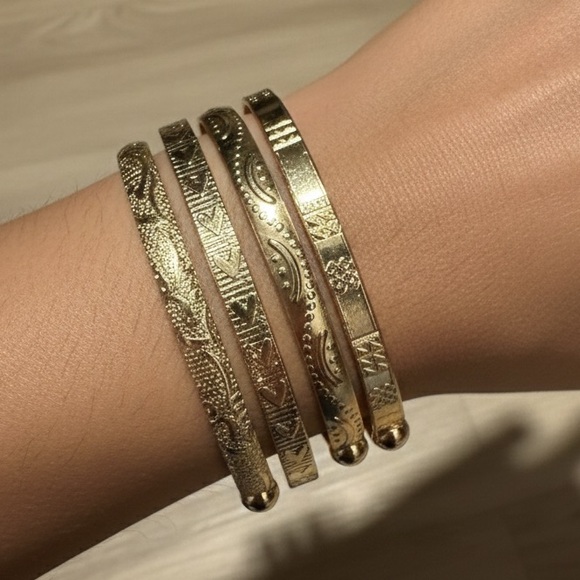 #68 Gold Bangle Set - Picture 2 of 5